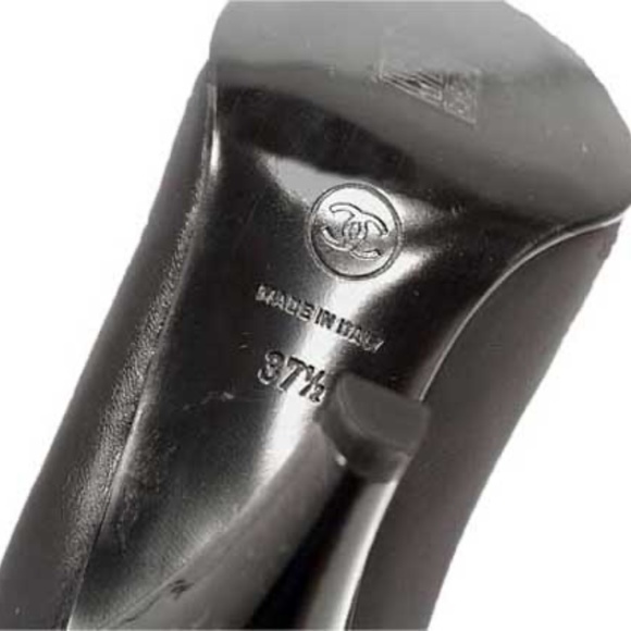 CHANEL PUMPS, Sz 7.5B, HEEL 3 ¼ inch, CHANEL NAME EMBOSSED ON HEEL BACKS, MADE - Picture 7 of 12